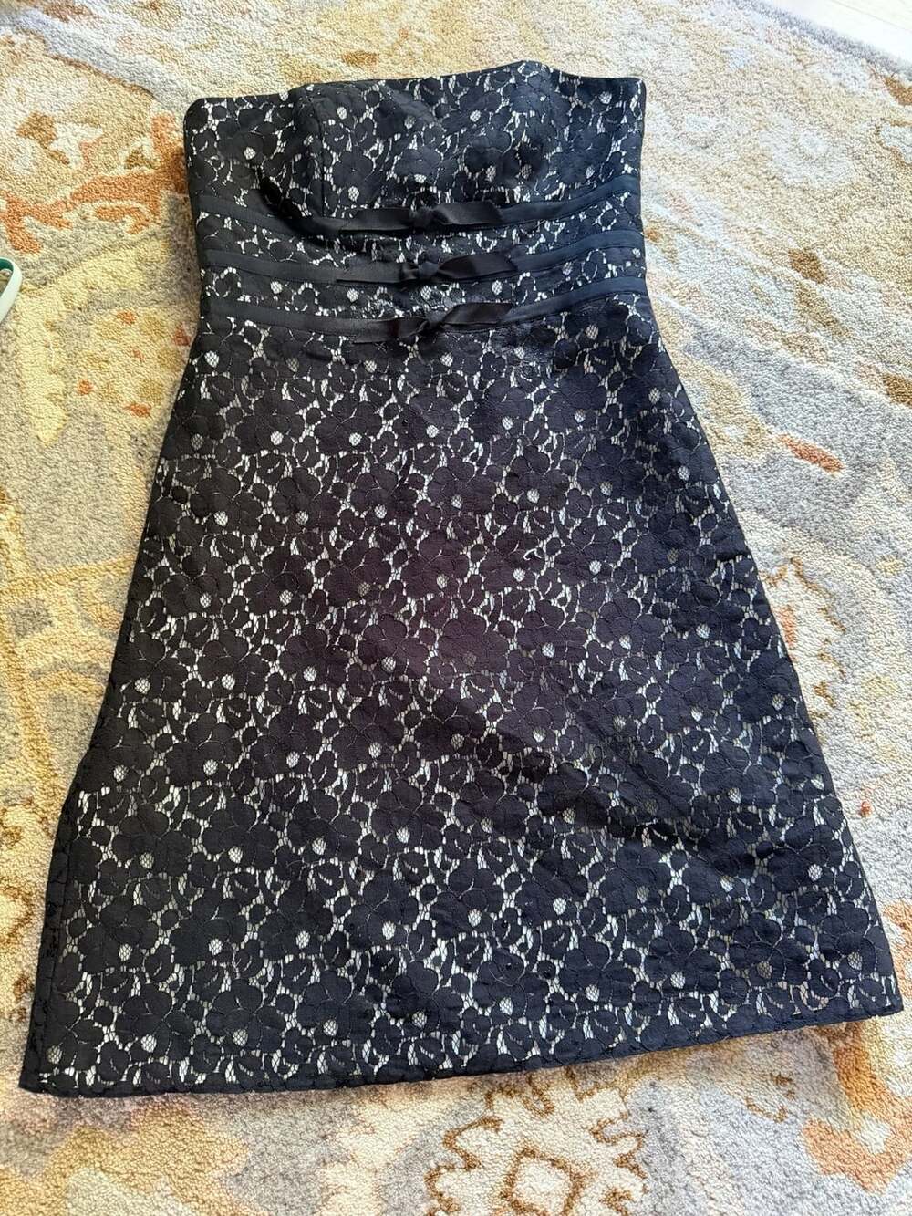 White House Black Market Black Lace Strapless Bow Detail Dress

HOMECOMING. DATE